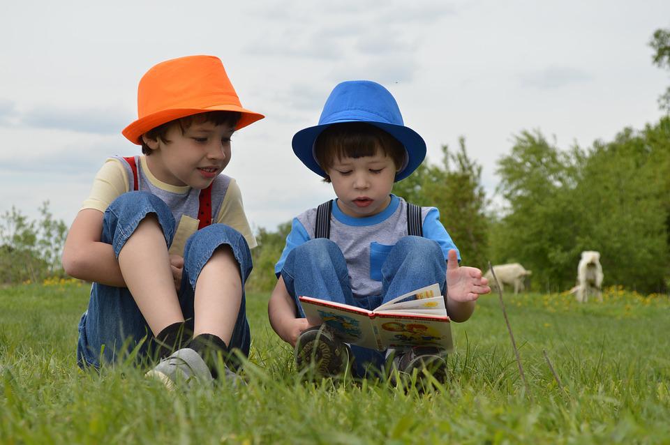 Kids reading