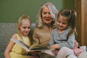 kids grandma reading