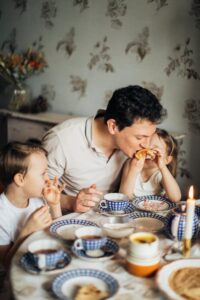 father and kids eating