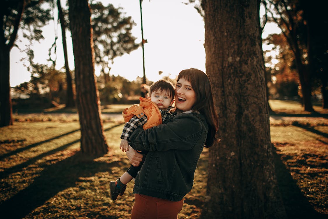 mom and baby fall