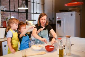 mom and kids baking