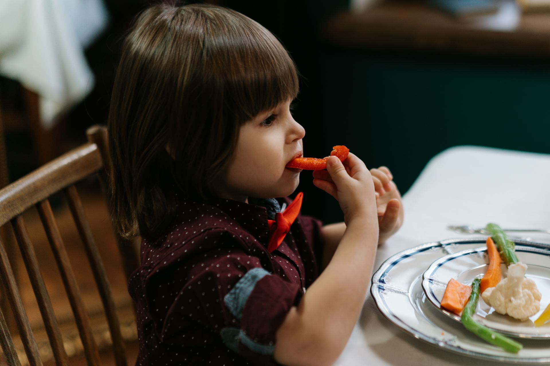 girl eating vegetables